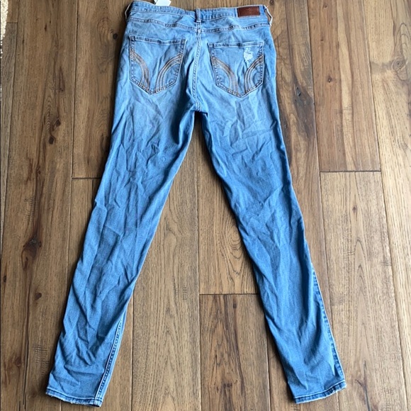 Hollister Ripped High-Rise Super Skinny Jeans - Picture 4 of 5